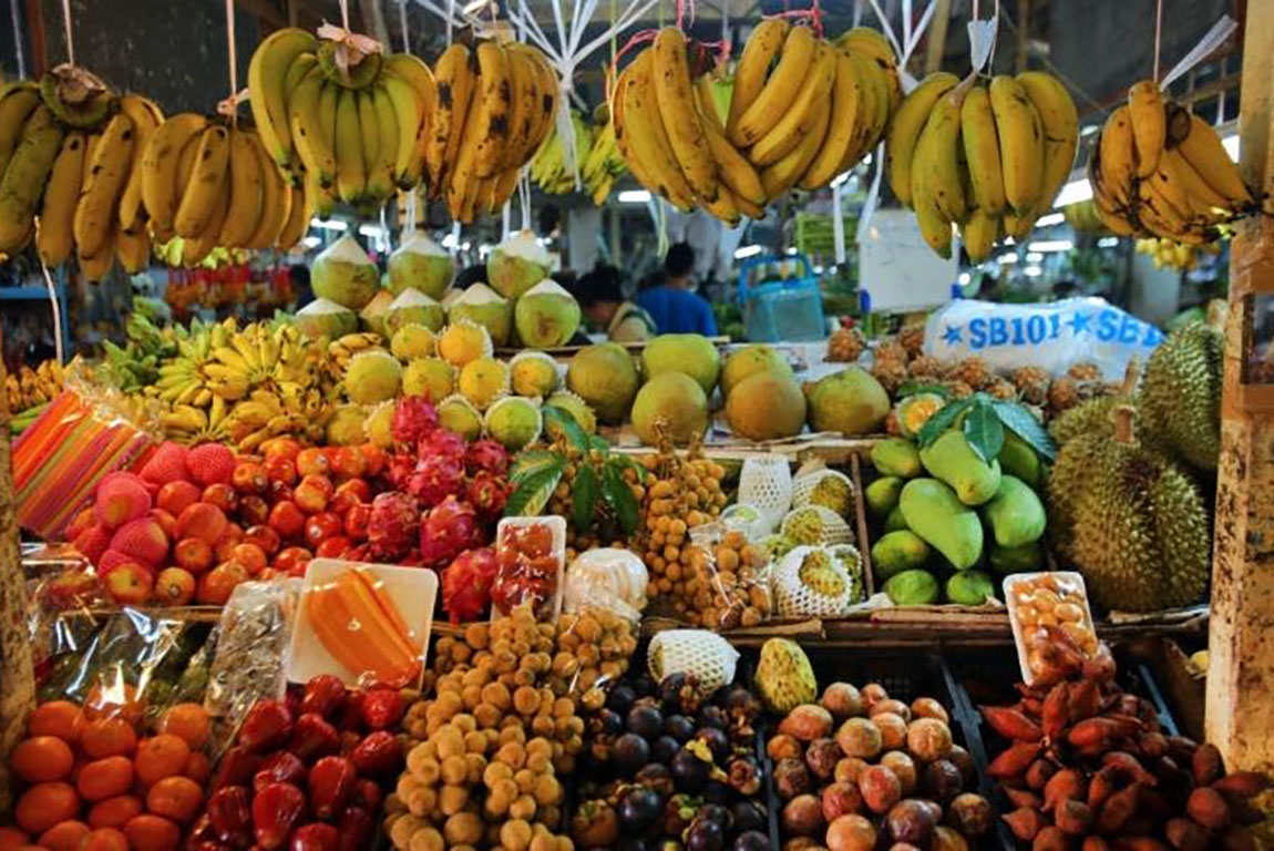 Lucea Market - Irie Zayne Taxi and Tours Jamaica - www.iriezaynetaxiandtoursjamaica.com - www.IrieZayneTaxiAndToursJamaica.net